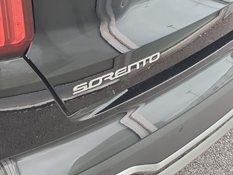 More views of Kia Sorento
