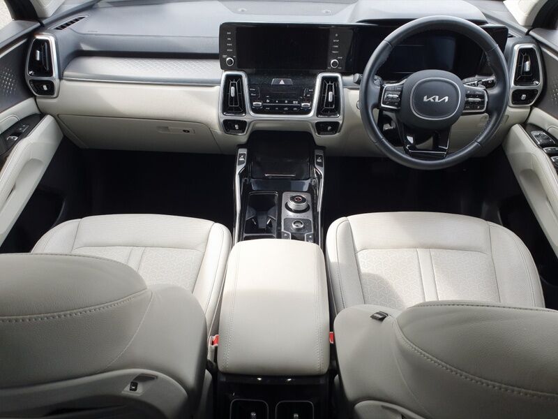 More views of Kia Sorento