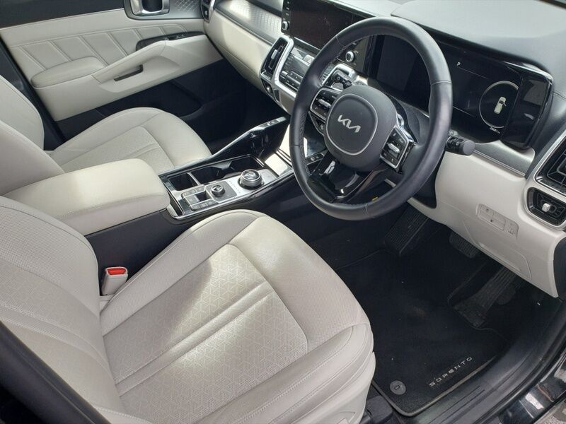 More views of Kia Sorento