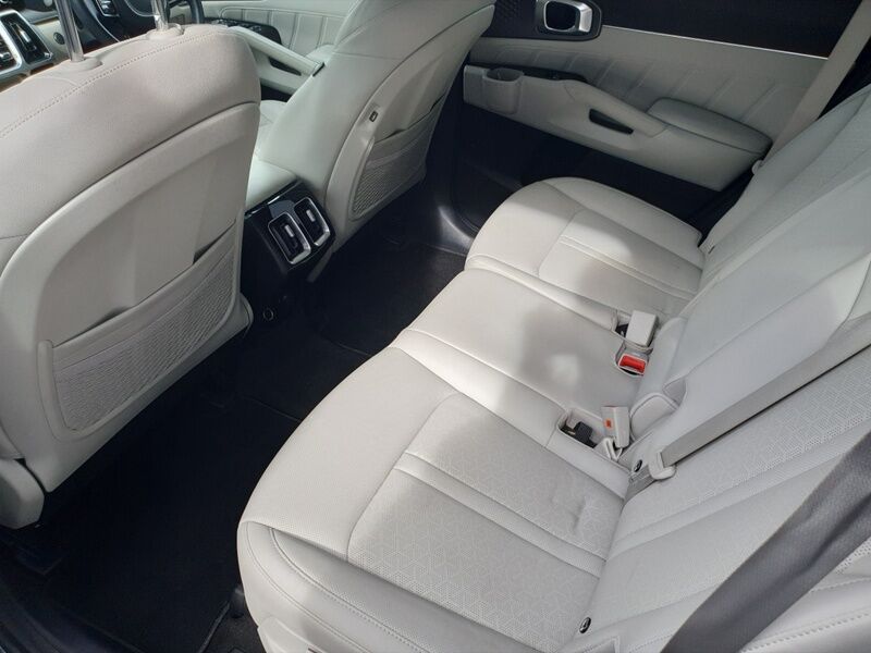 More views of Kia Sorento