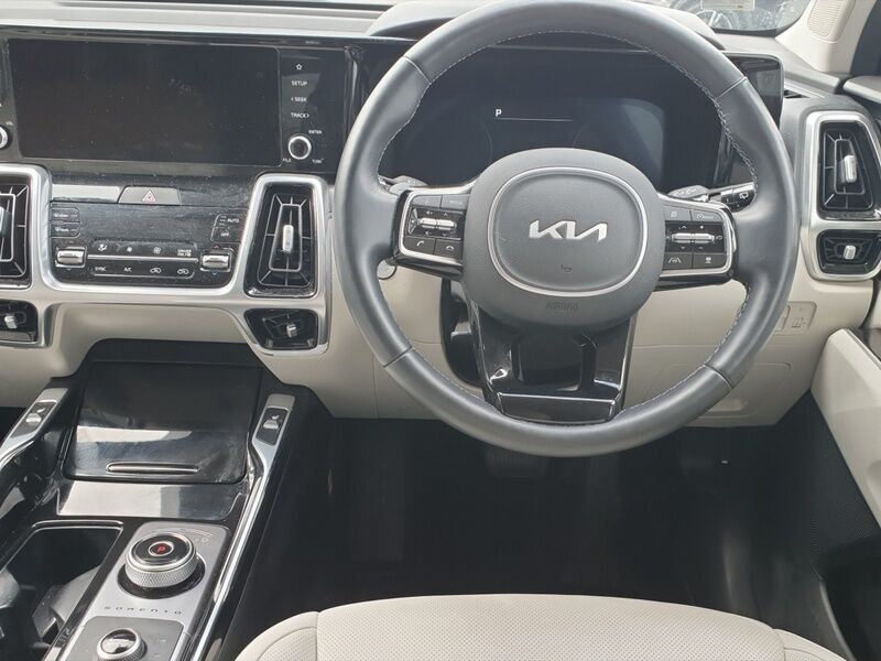 More views of Kia Sorento