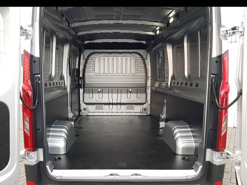 More views of Maxus DELIVER 9