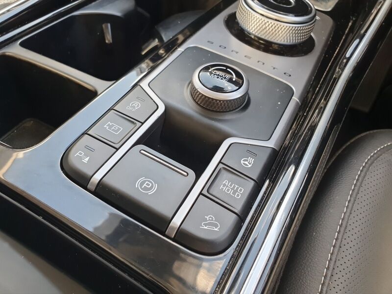 More views of Kia Sorento