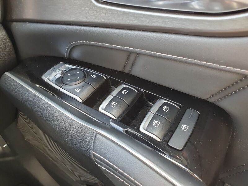 More views of Kia Sorento