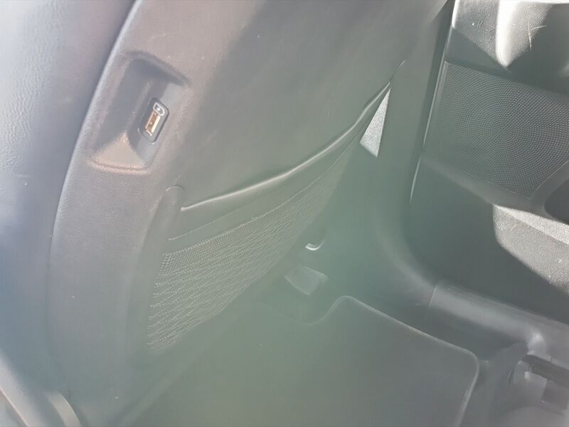 More views of Kia Sorento