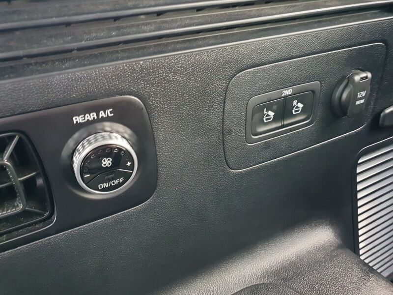 More views of Kia Sorento