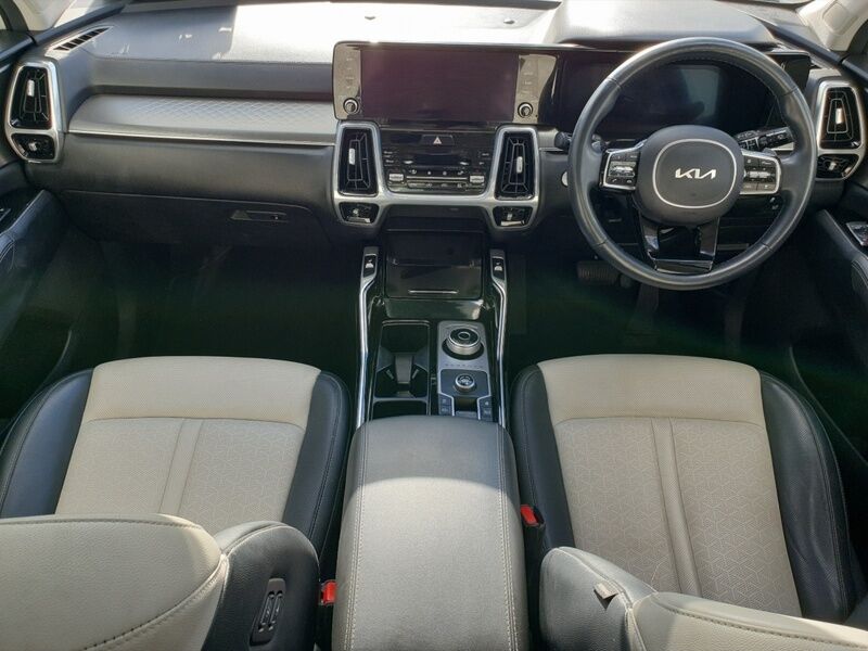 More views of Kia Sorento