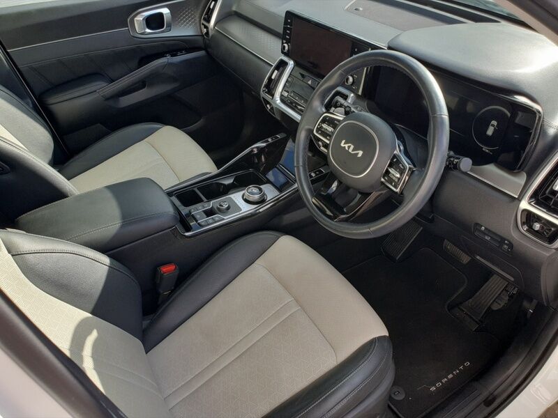 More views of Kia Sorento