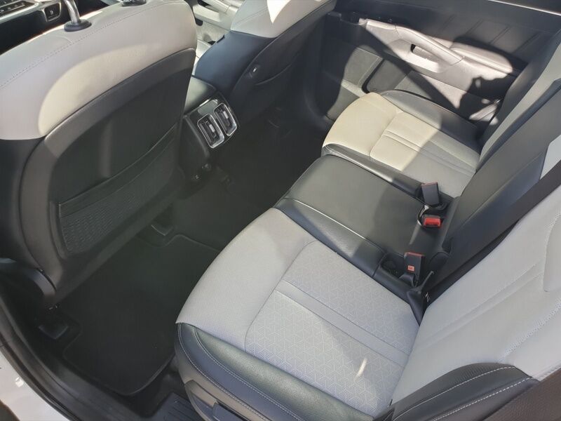 More views of Kia Sorento