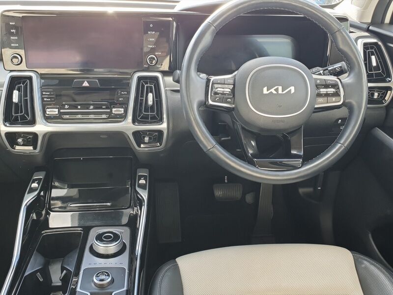 More views of Kia Sorento