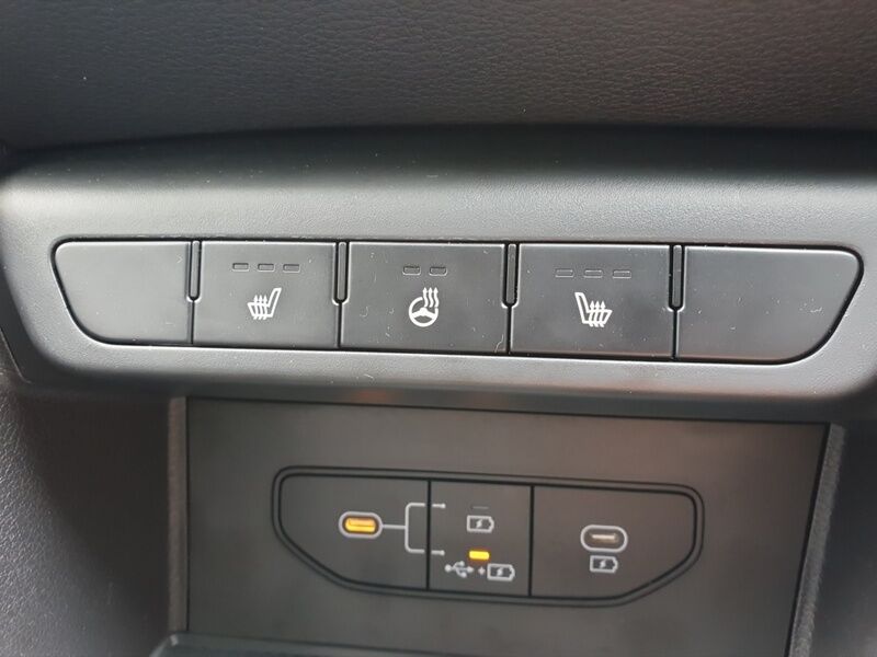 More views of Kia Sportage