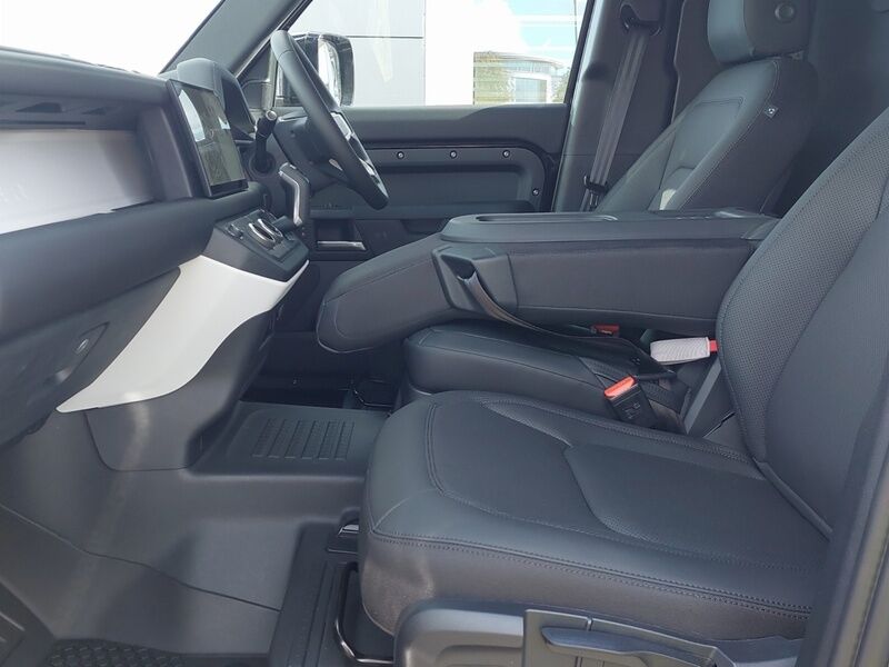 More views of Land Rover Defender