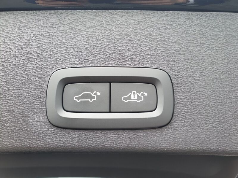 More views of Volvo EX40