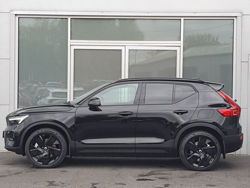 More views of Volvo EX40