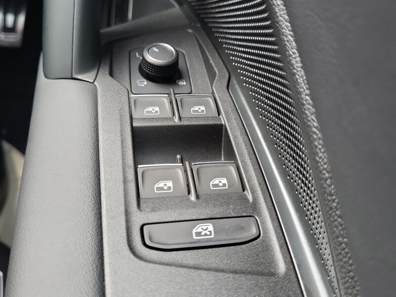 More views of Volkswagen Tiguan