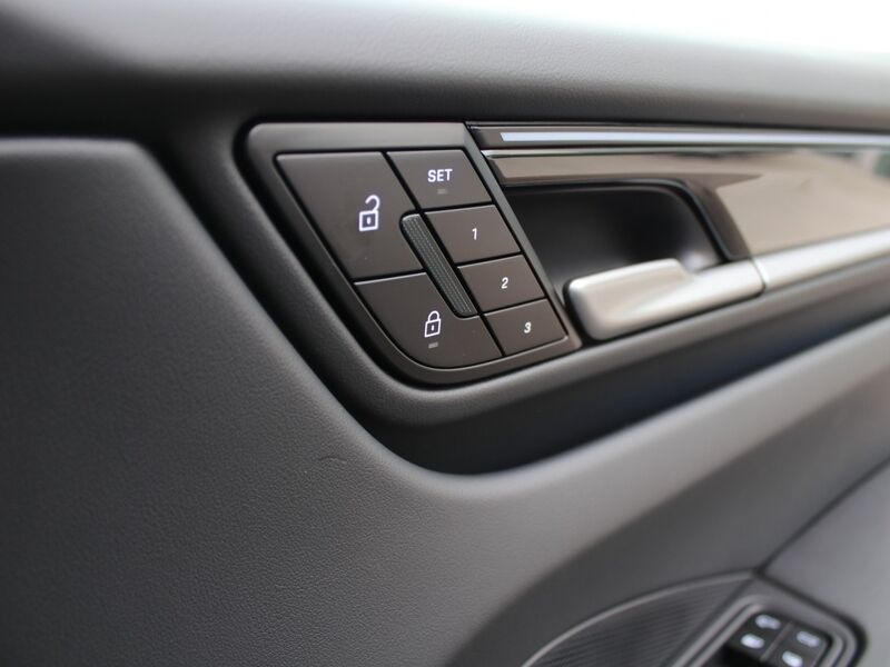 More views of Porsche Macan