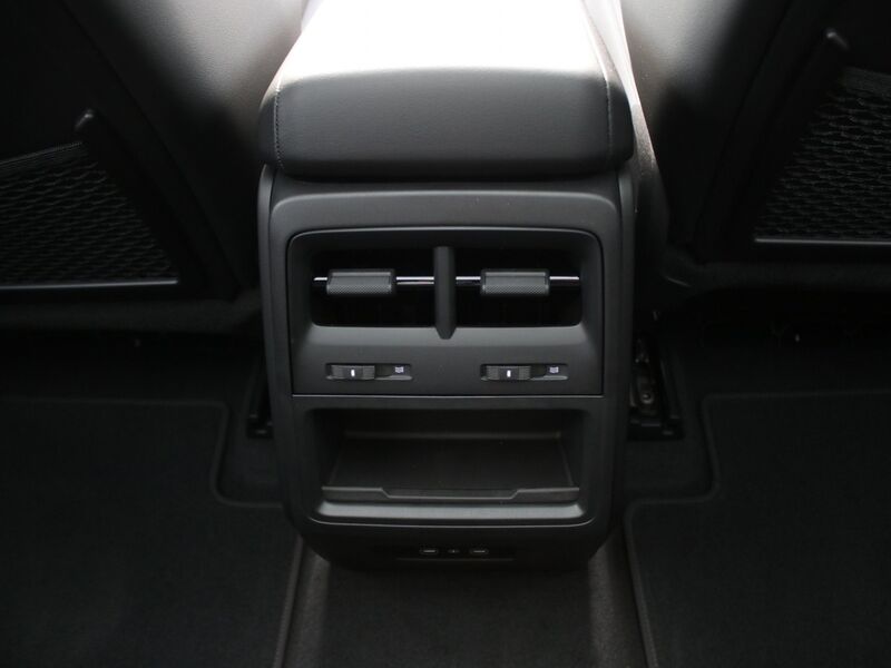 More views of Porsche Macan