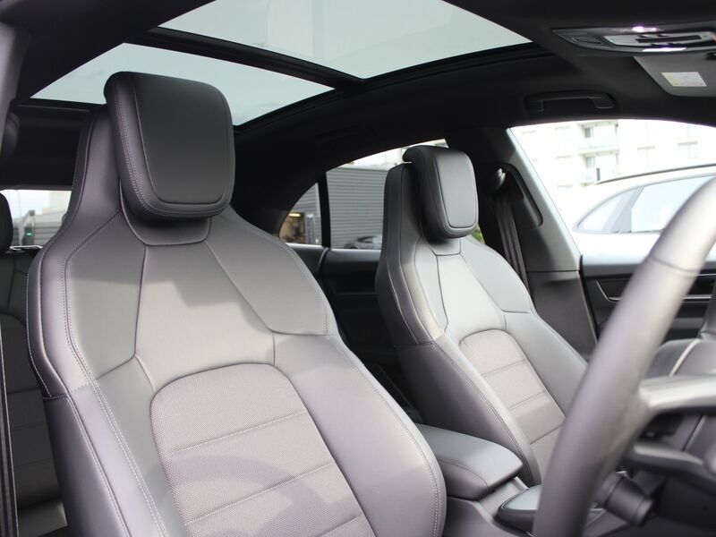 More views of Porsche Macan