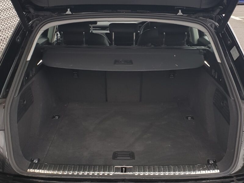 More views of Audi e-tron