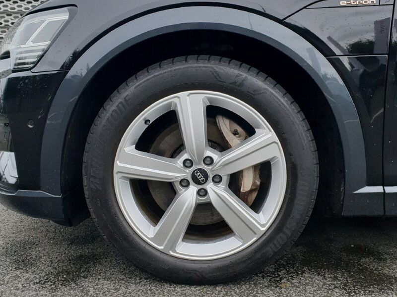 More views of Audi e-tron