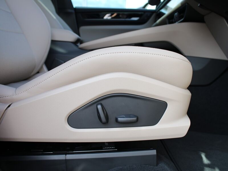 More views of Porsche Macan