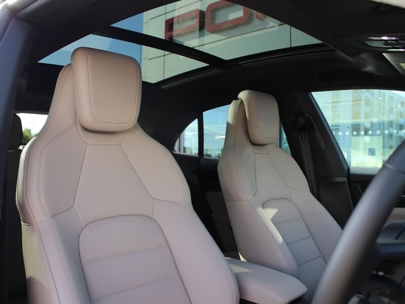 More views of Porsche Macan