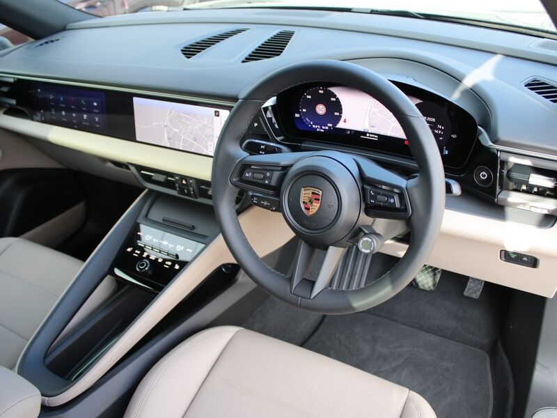 More views of Porsche Macan