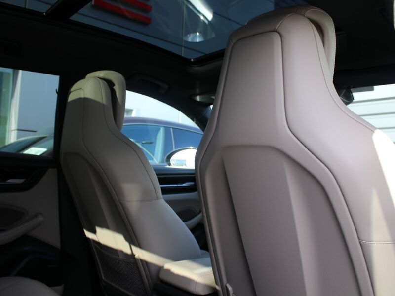 More views of Porsche Macan