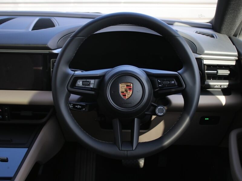 More views of Porsche Macan