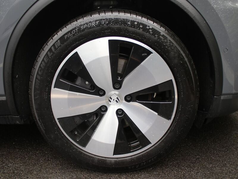 More views of Porsche Macan