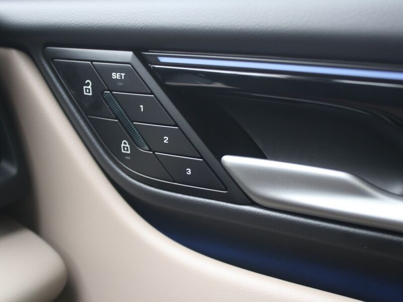 More views of Porsche Macan