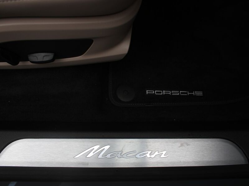 More views of Porsche Macan