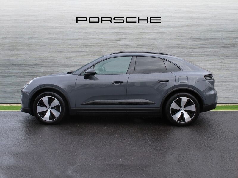 More views of Porsche Macan