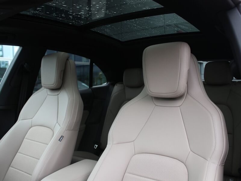 More views of Porsche Macan