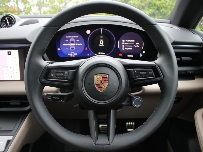 More views of Porsche Macan