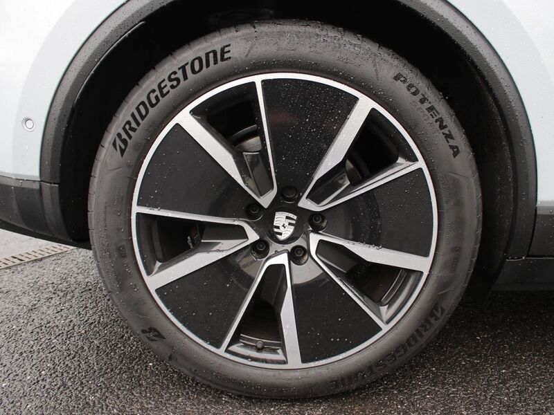 More views of Porsche Macan