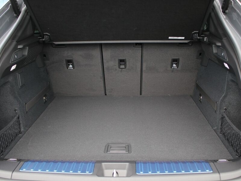 More views of Porsche Macan