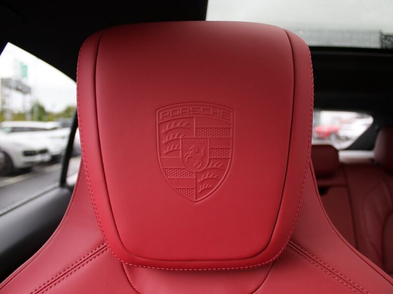 More views of Porsche Macan