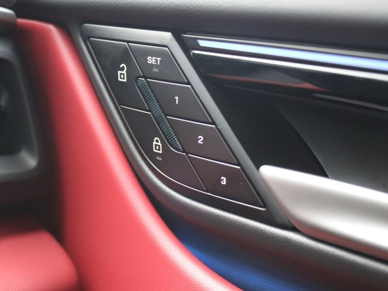 More views of Porsche Macan