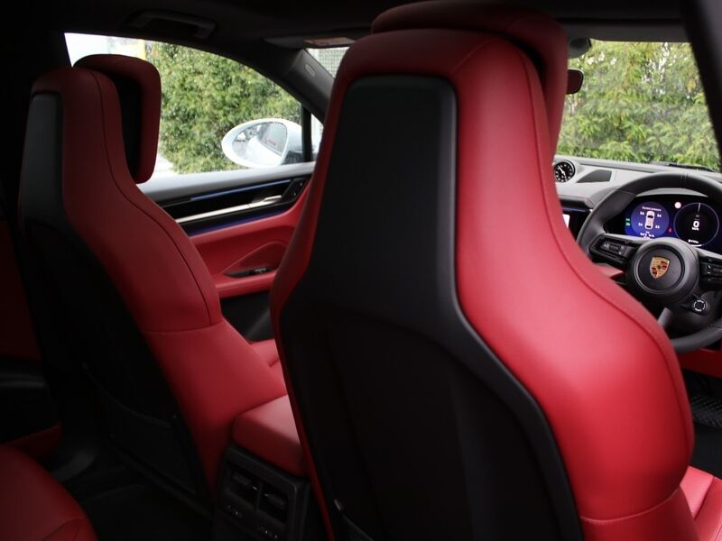 More views of Porsche Macan