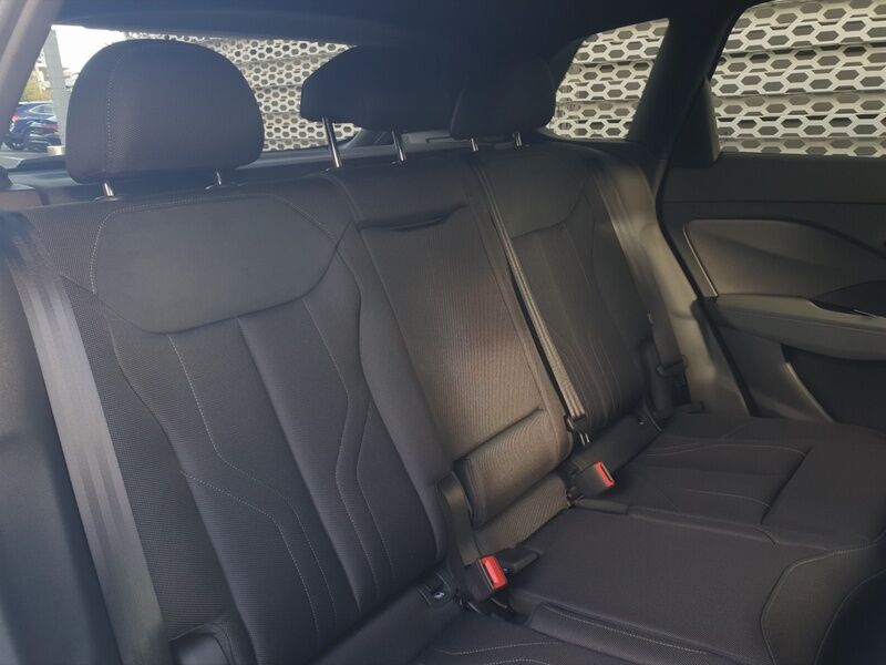 More views of Audi Q3