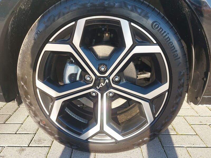 More views of Kia Niro