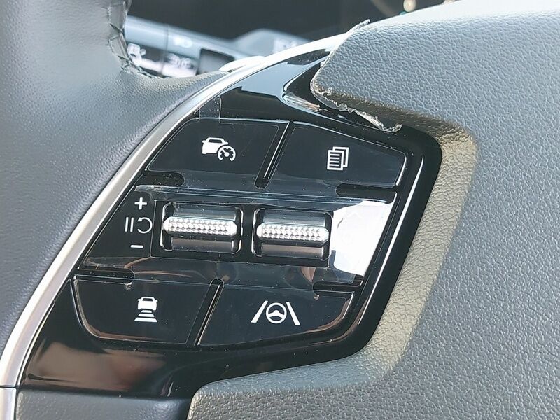 More views of Kia Niro