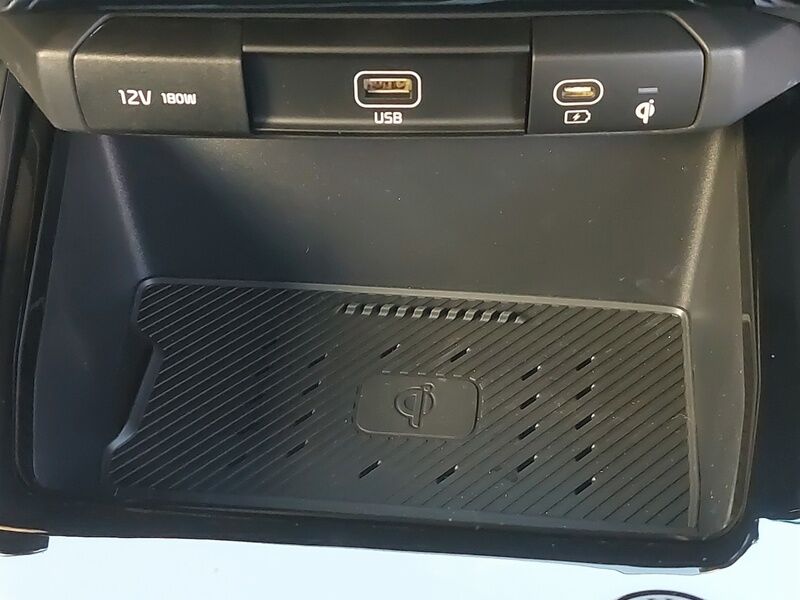 More views of Kia Niro