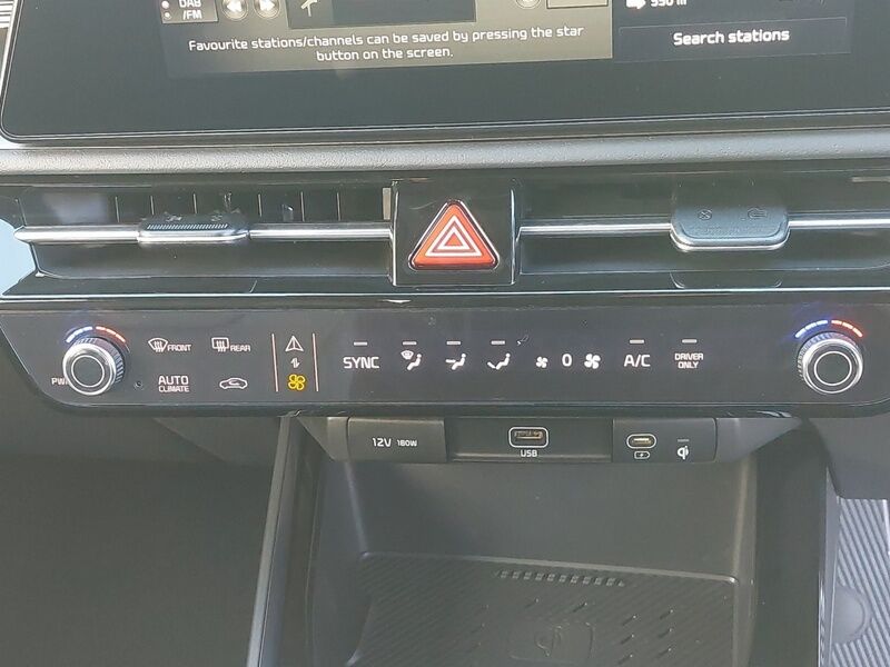 More views of Kia Niro