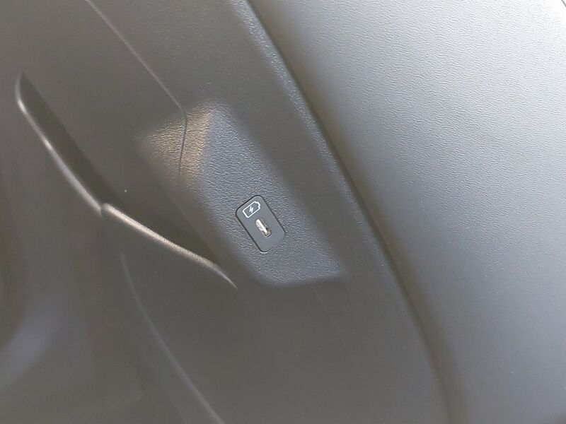 More views of Kia Niro