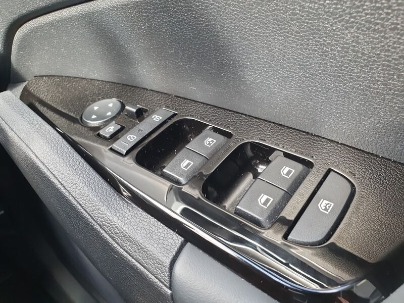 More views of Kia Sportage