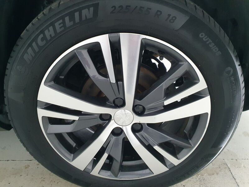 More views of Peugeot 3008