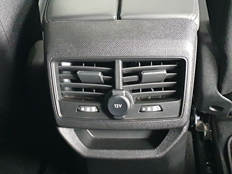 More views of Peugeot 3008