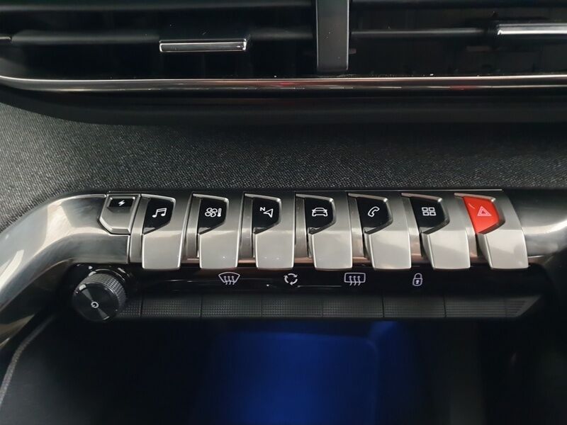 More views of Peugeot 3008